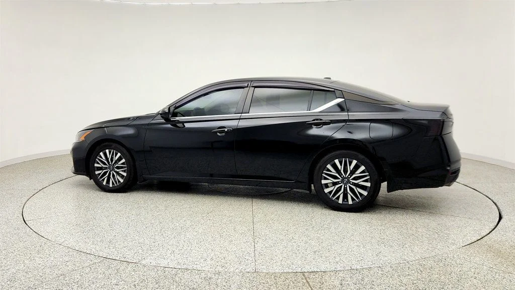Used 2023 Super Black Nissan 2.5 SV Sedan w/ Moonroof, ProPILOT Assist & 12.3-Inch Touchscree image 8
