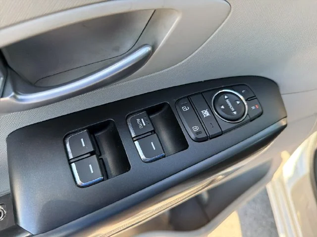 Used 2020 Silver Kia EX image 17