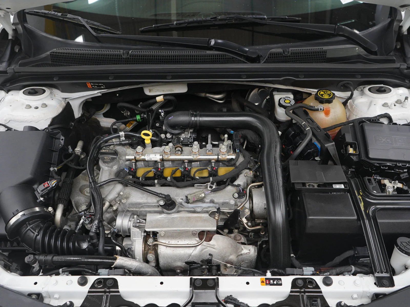 Used 2022 Summit White Chevrolet LT image 28