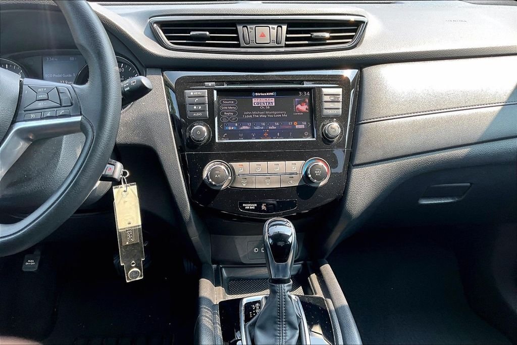 Used 2018 Blue Nissan S image 7
