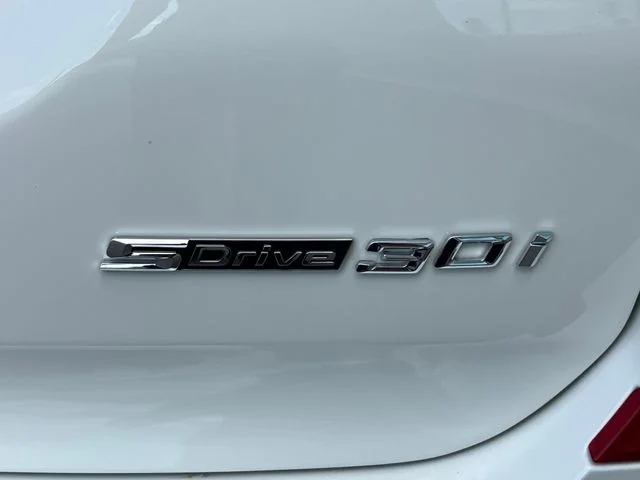 Used 2019 Alpine White BMW sDrive30i image 22