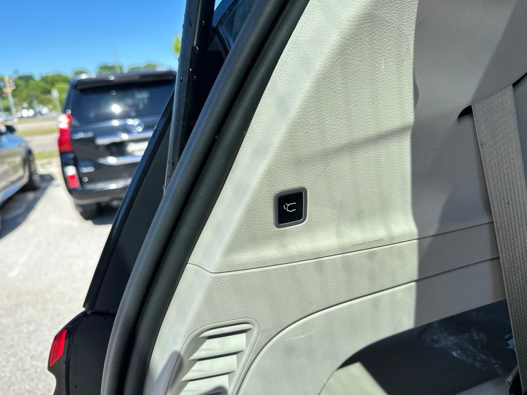 Used 2023 Blue Chrysler Touring L image 13
