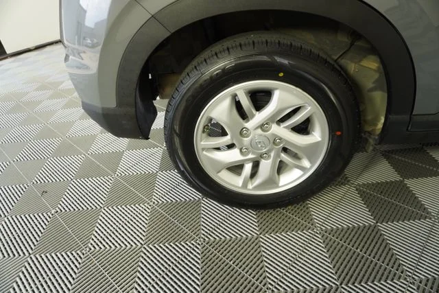Used 2022 Gray Hyundai SE image 14