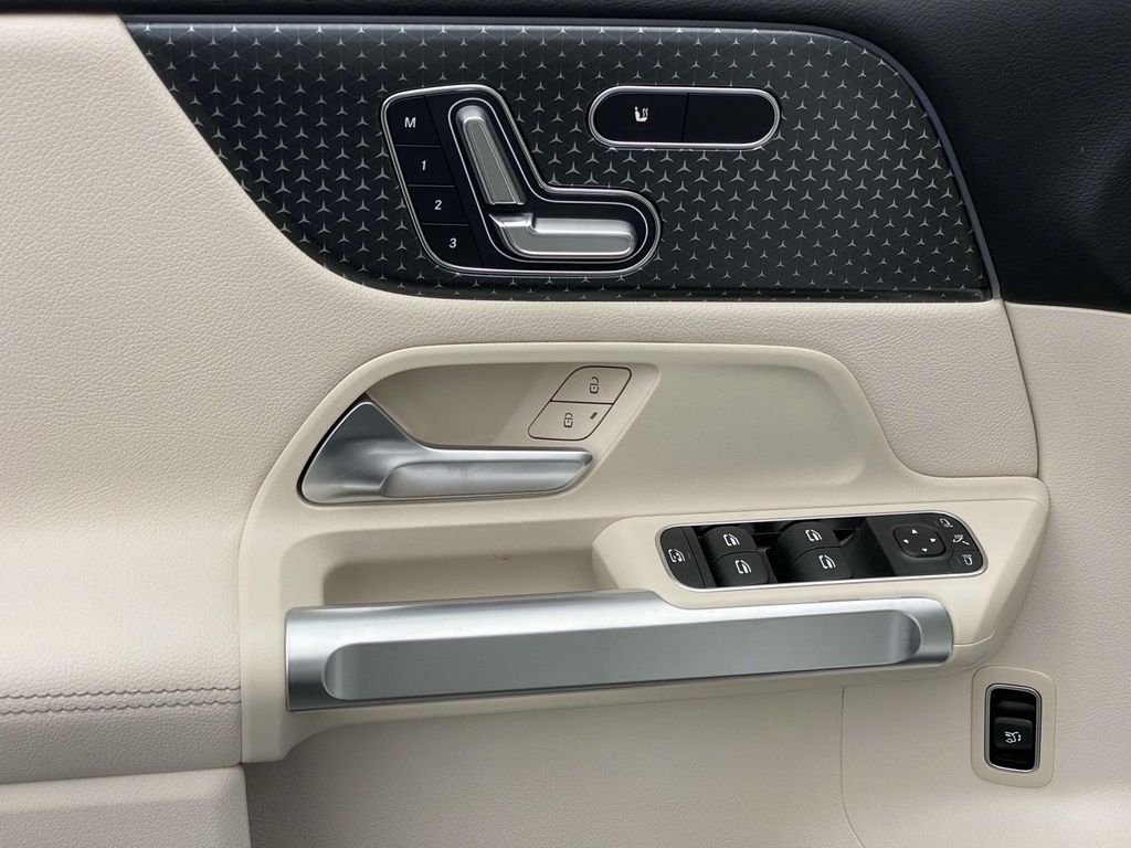 2025 Mercedes-Benz GLB Base - Photo 17