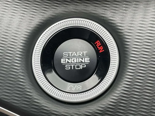 New 2025 Baltic Gray Metallic Clear-Coat Exterior Paint Jeep Altitude image 24