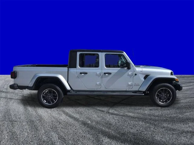 Certified Used 2023 Silver Zynith Clearcoat Jeep Overland image 3