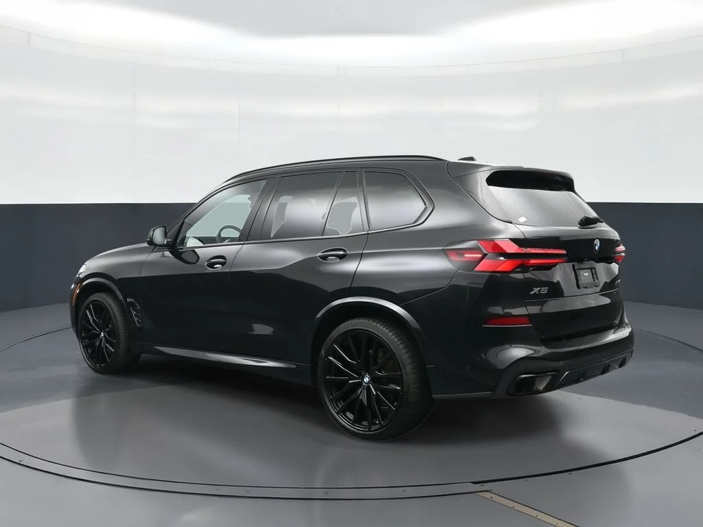 Used 2024 Black BMW xDrive40i image 3