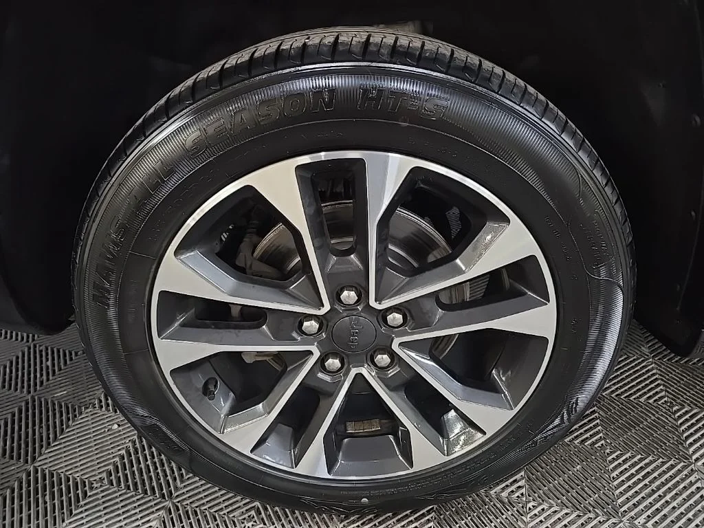 Used 2021 Diamond Black Jeep Overland image 14