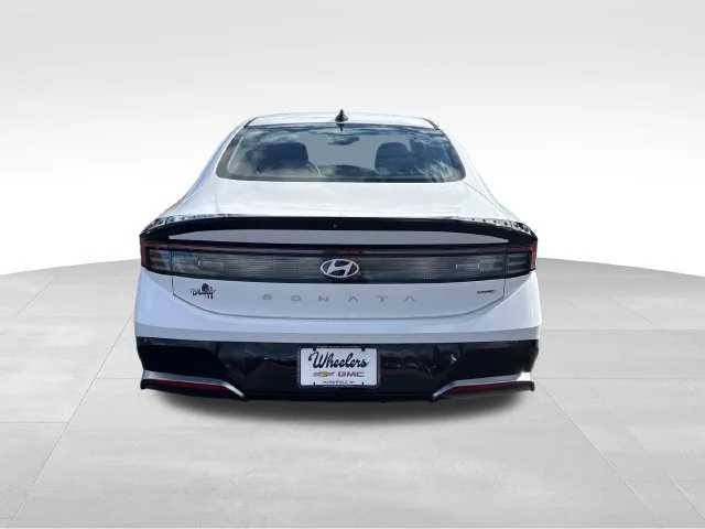 Used 2024 White Hyundai SEL image 4