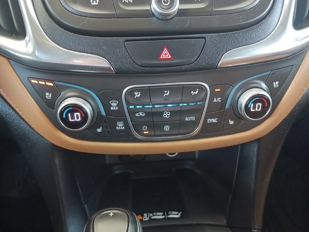 Used 2018 IRIDESCENT PEARL TRICOAT Chevrolet Premier image 24