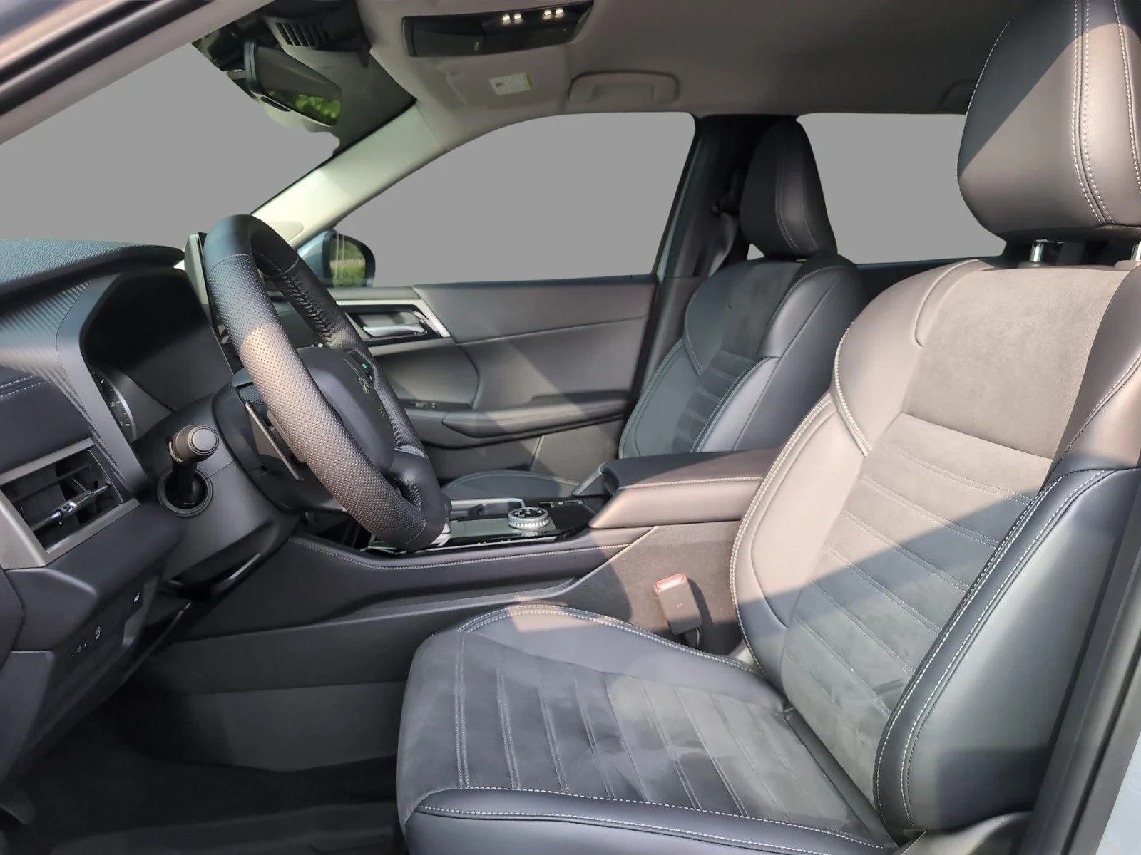 Used 2026  Mitsubishi SE image 15