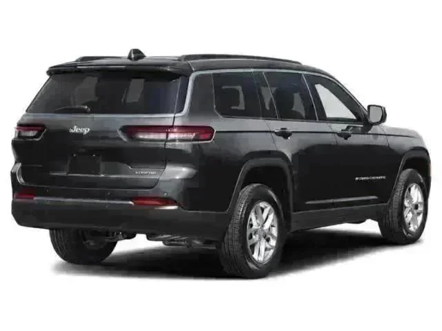 New 2027 High-Gloss Black Paint Jeep Limited image 2