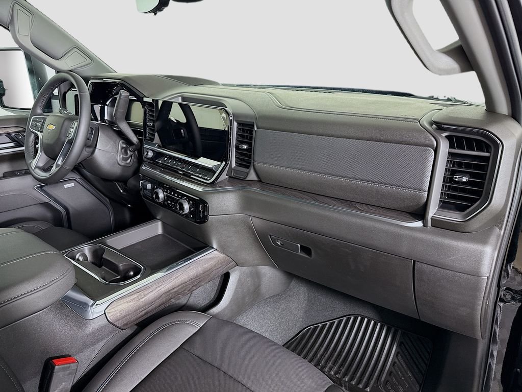 2025 Chevrolet Silverado 2500 HD LTZ - Photo 29