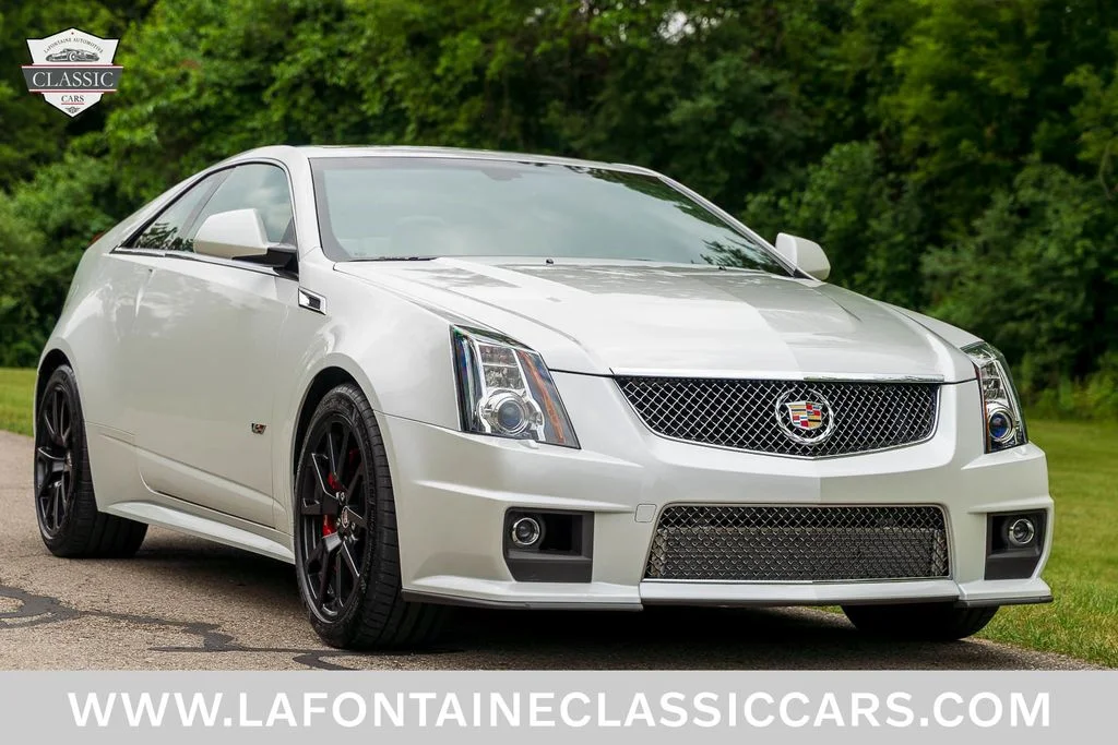 Used 2015 White Cadillac Base image 19