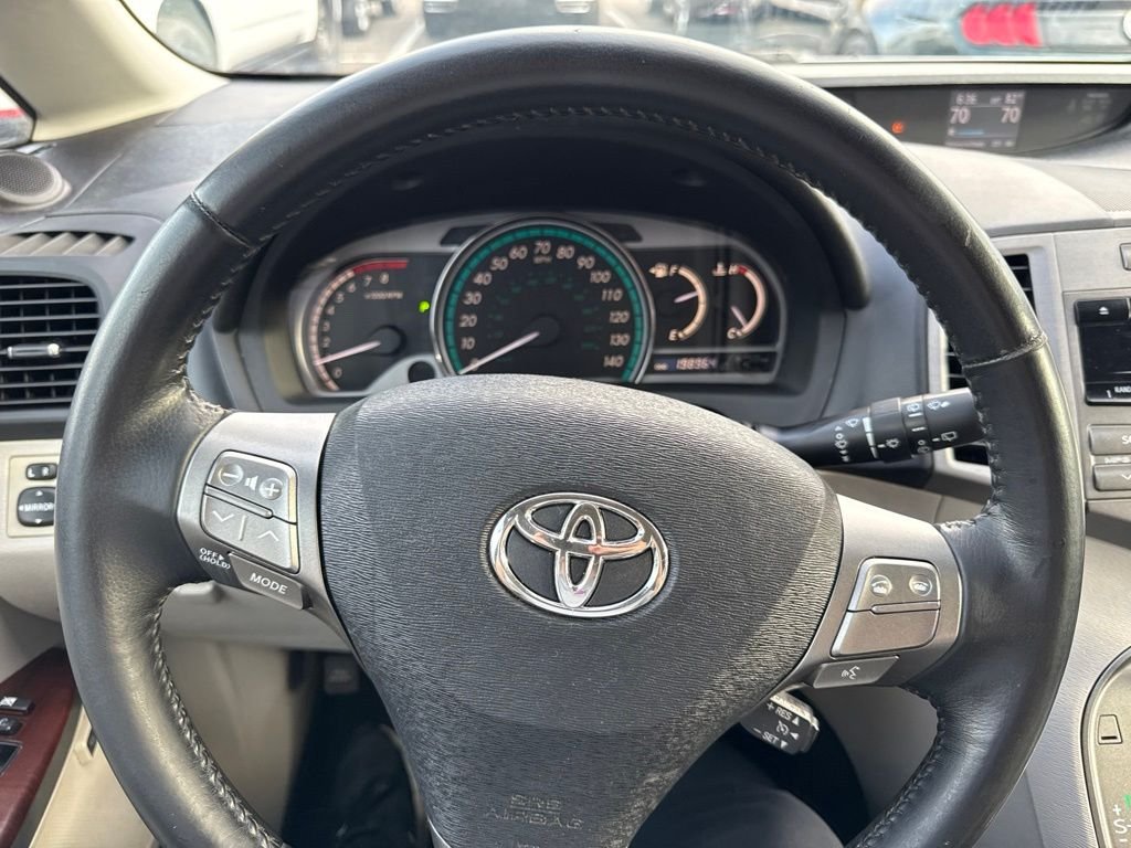 Used 2009 Silver Toyota Base image 16