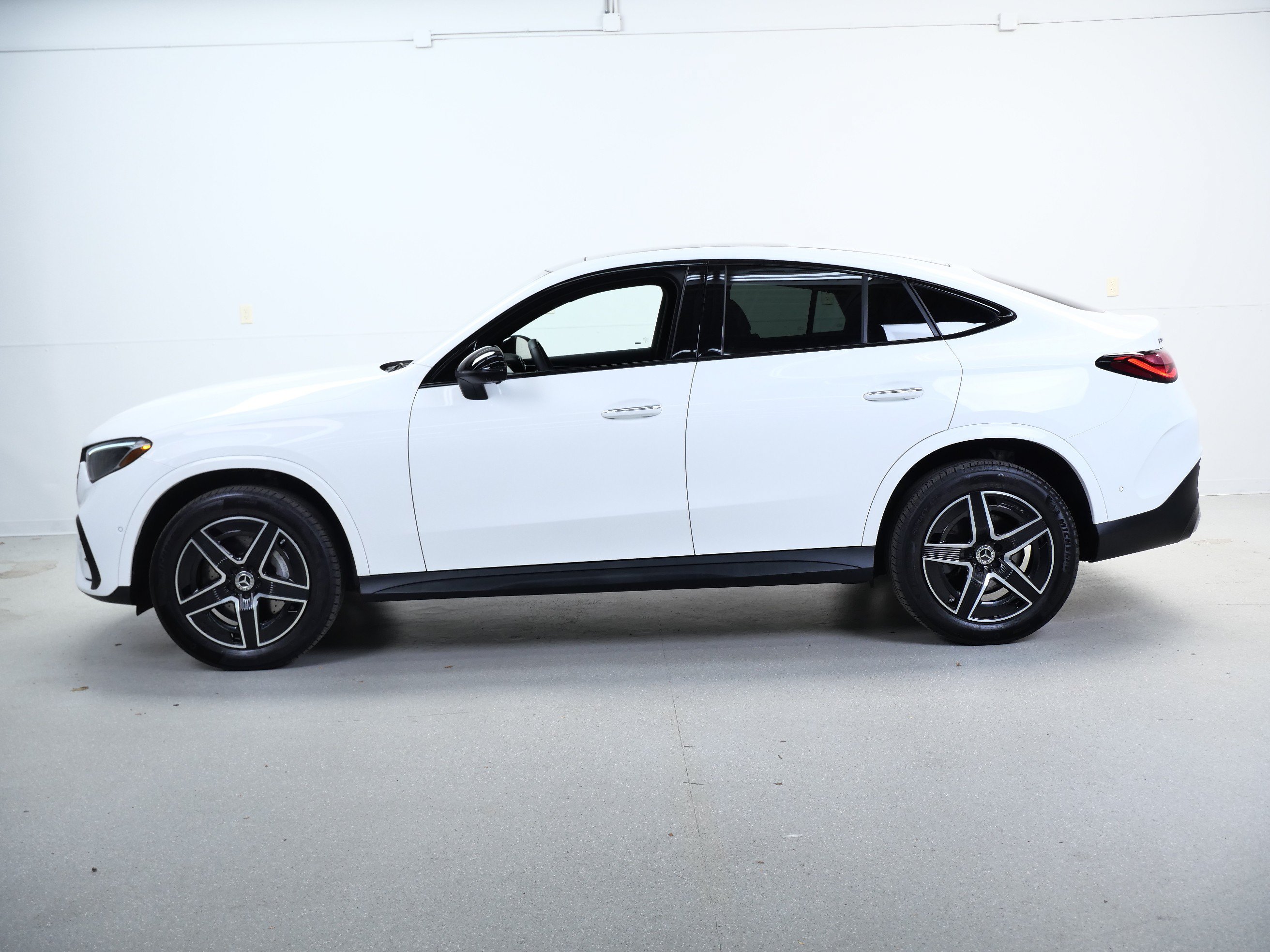 Used 2024 Polar White Mercedes-Benz GLC 300 image 10