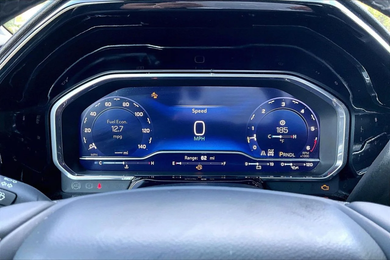 Used 2025 White Chevrolet LT image 9
