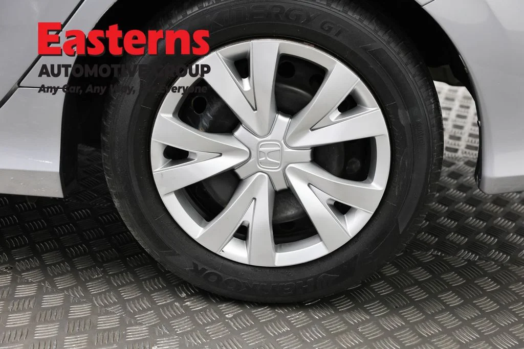 Used 2020 Silver Honda LX image 31