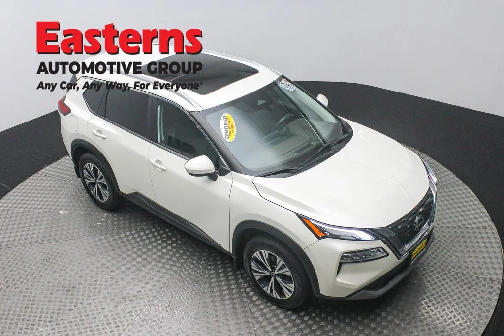 Used 2023 White Nissan SV image 3