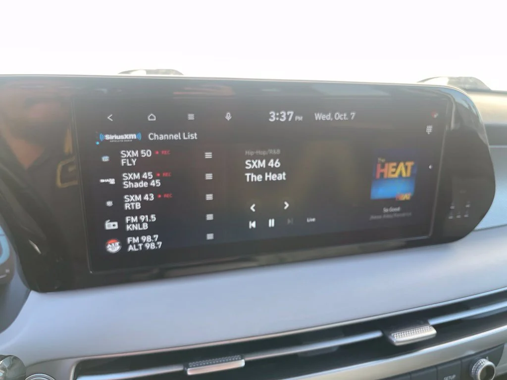 Used 2025 White Hyundai SEL image 15
