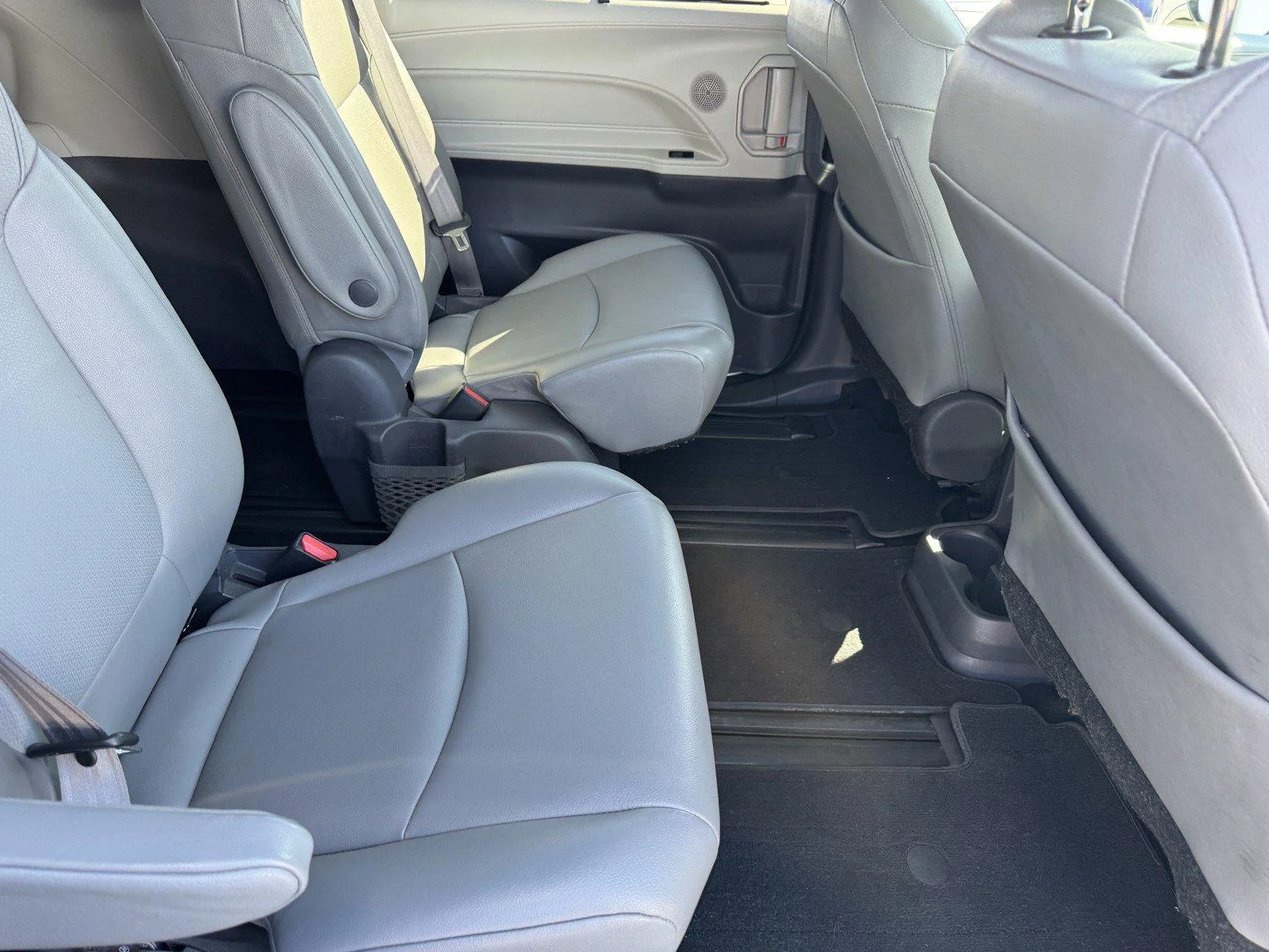 Used 2021 Blizzard Pearl Toyota XLE image 9