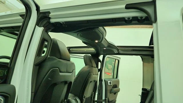 New 2026 Bright White Clear-Coat Exterior Paint Jeep Sahara image 18