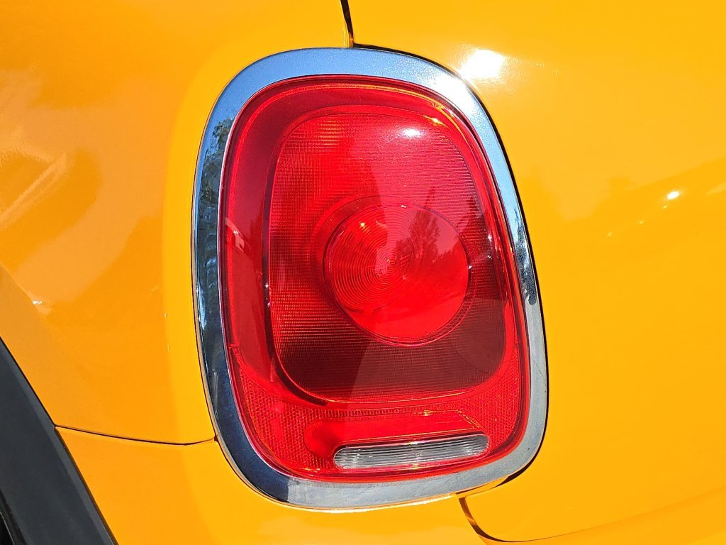 Used 2015 Orange MINI Base image 37