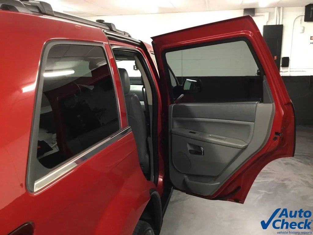 Used 2005 Red Jeep Limited image 32