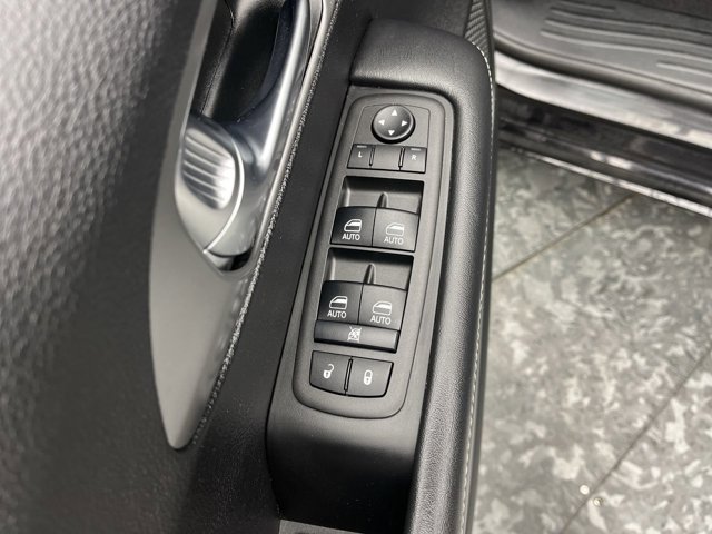 2025 Chrysler Pacifica Select - Photo 8