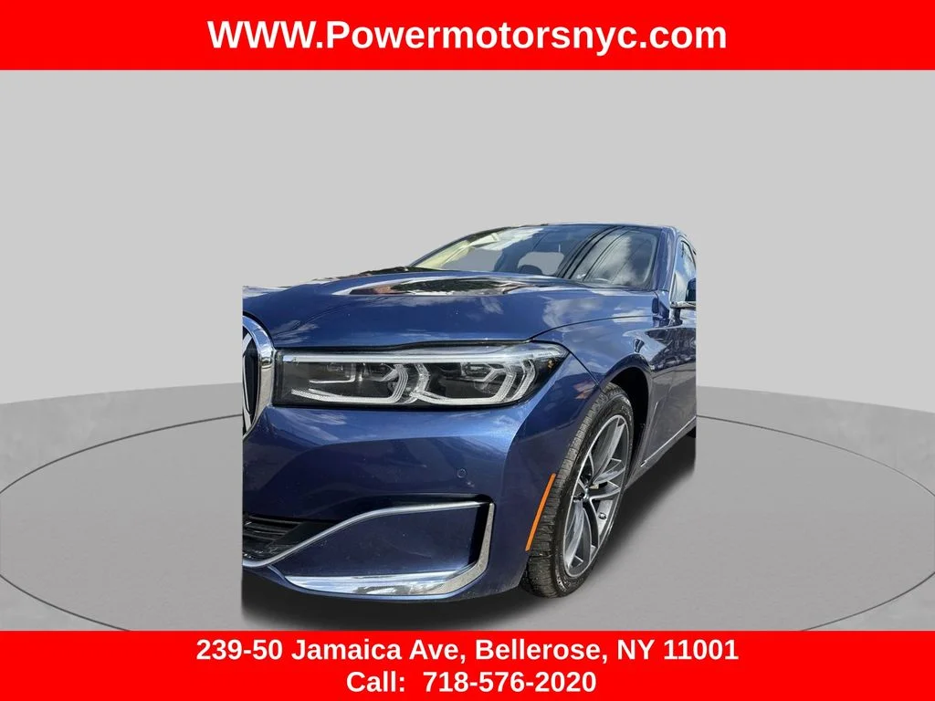 Used 2022 Blue BMW 750i xDrive image 3
