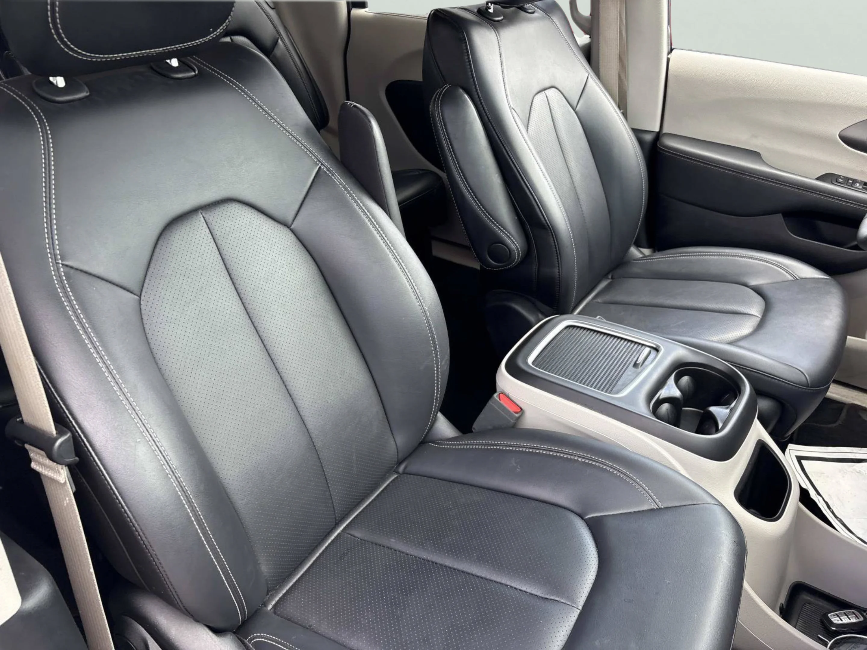 Used 2024 Silver Mist Clearcoat Chrysler Touring L image 19