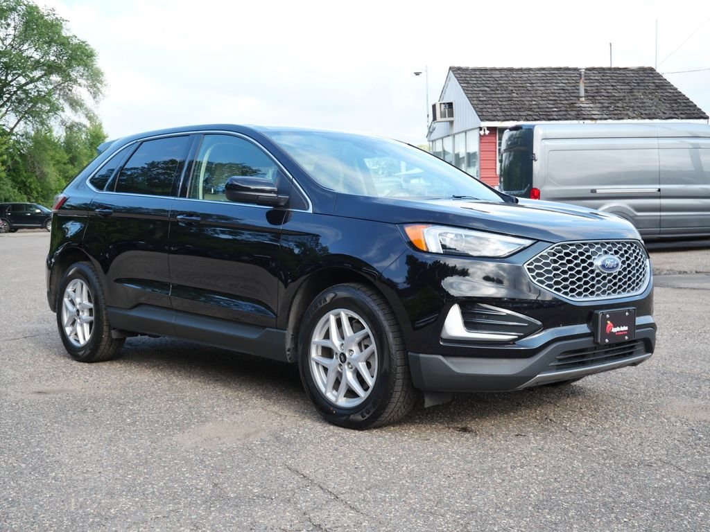 Used 2024 Black Ford SEL image 1