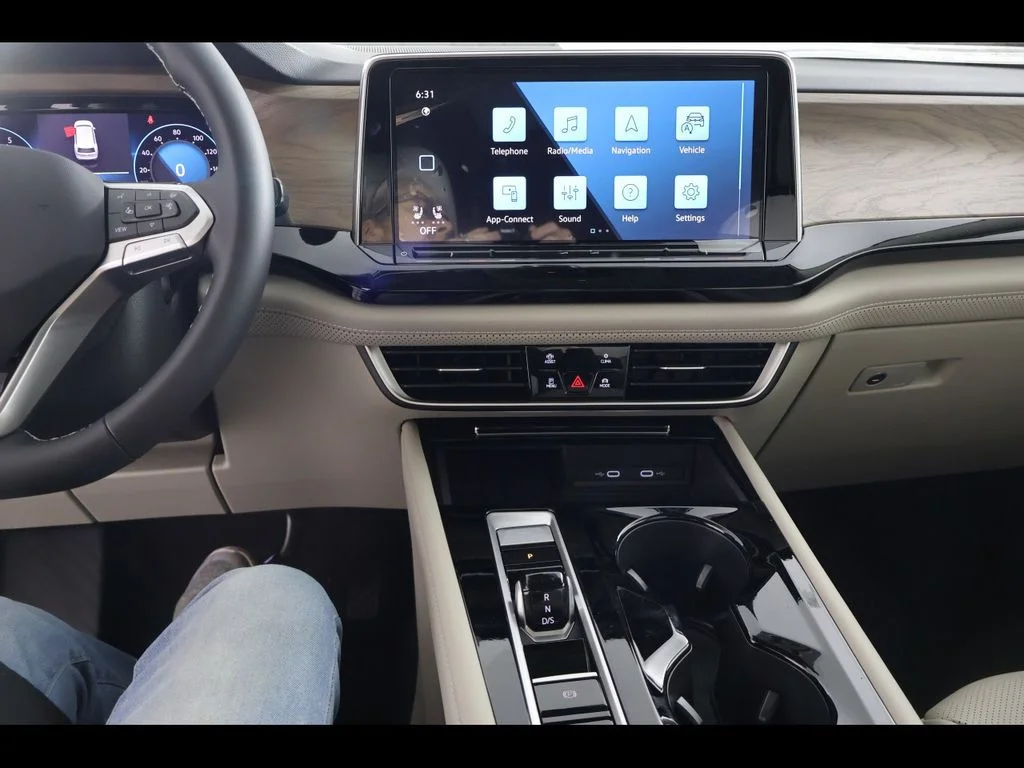 New 2026 Green Volkswagen 2.0T SE w/Technology image 21