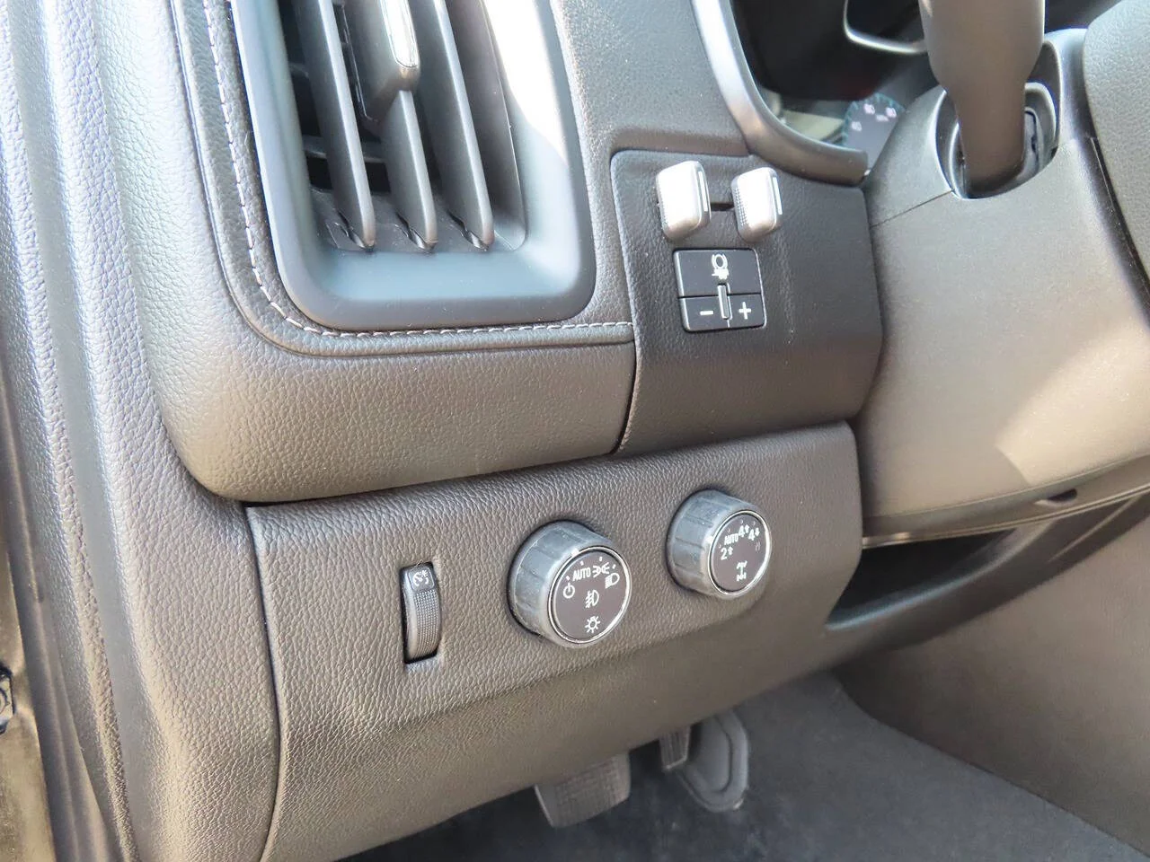 Used 2021 Onyx Black GMC Elevation 4x4 4dr Crew Cab 5 ft. SB image 13