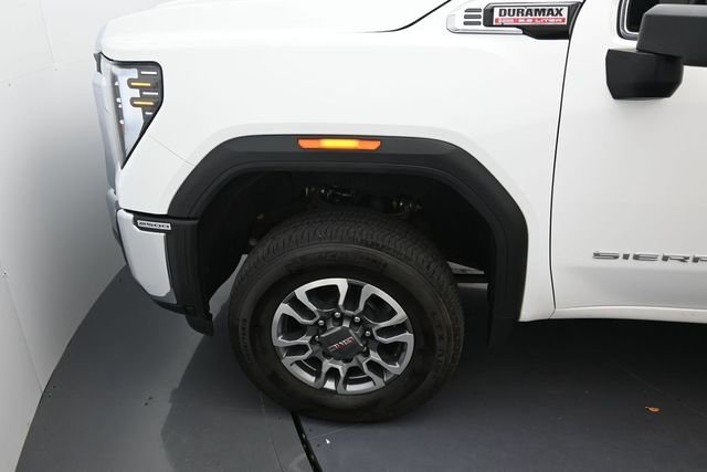 Used 2025 White GMC SLT image 9