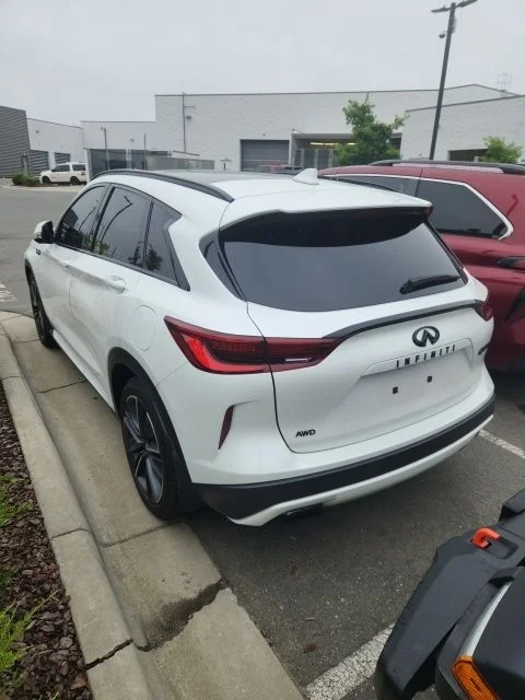 Used 2025 White INFINITI SPORT image 4