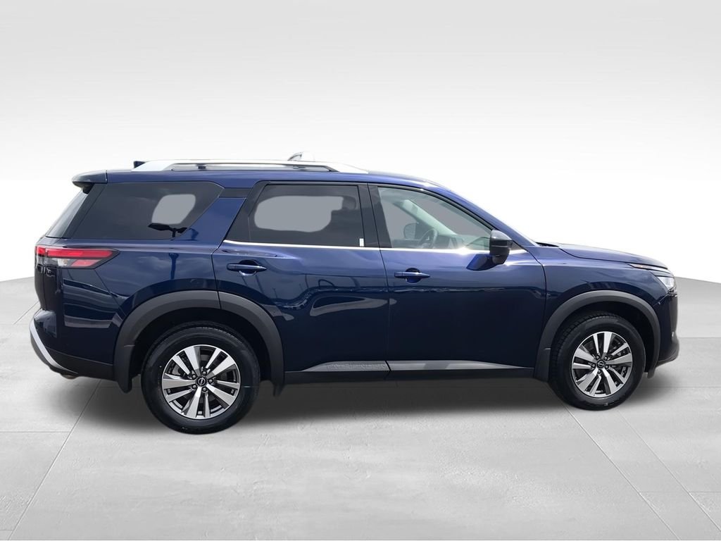 Used 2023 Blue Nissan SL image 9