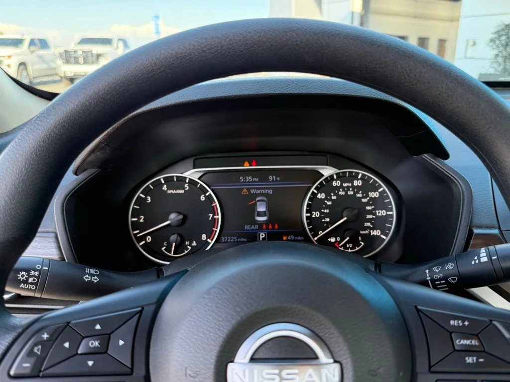 Used 2025 White Nissan 2.5 SV image 19