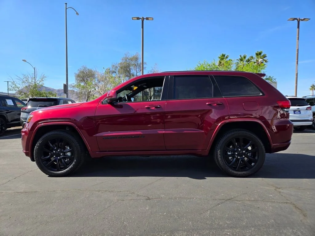 Used 2022 Velvet Red Pearlc Jeep Laredo X image 3