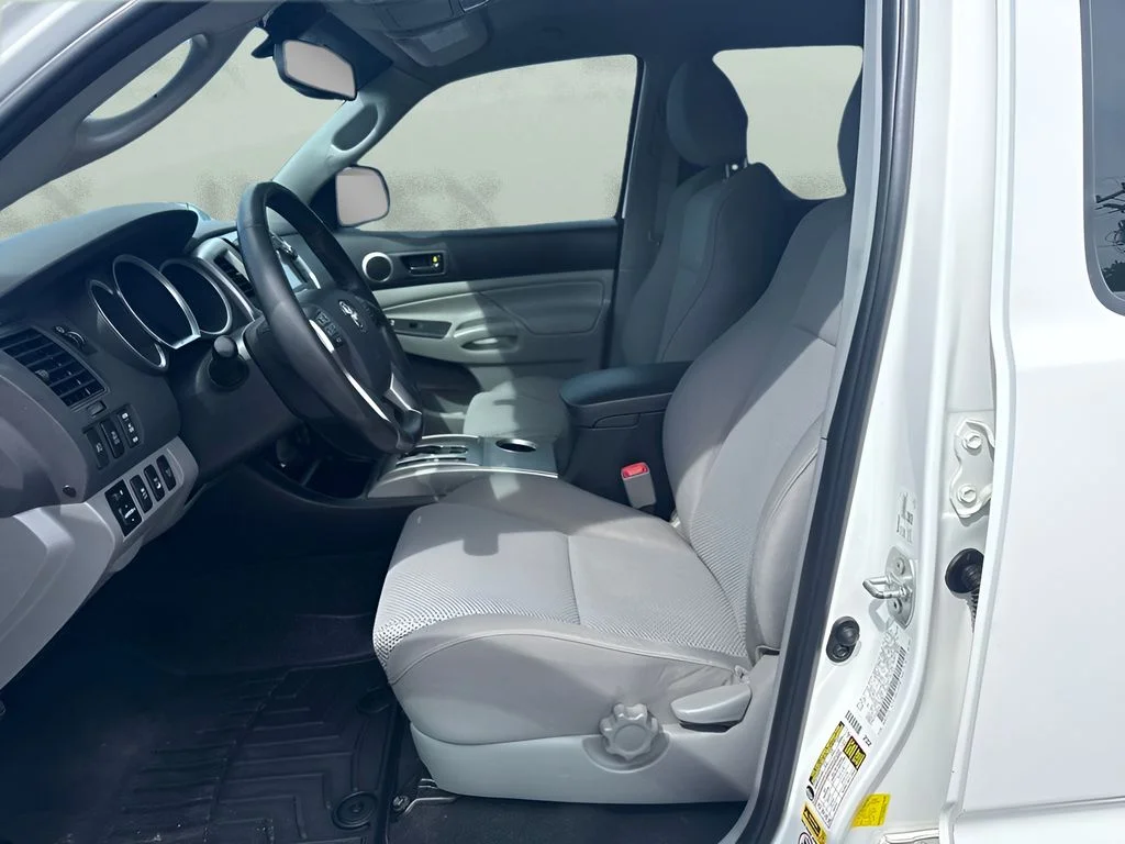 Used 2013 White Toyota Base image 5