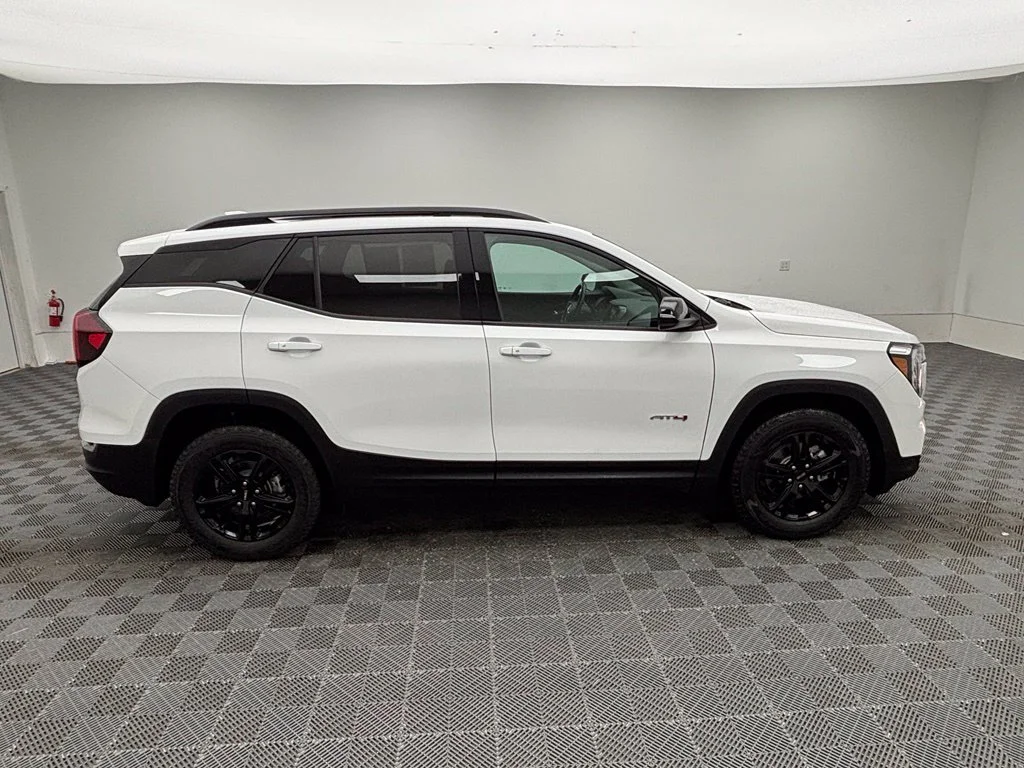 Used 2022 White GMC AT4 image 7