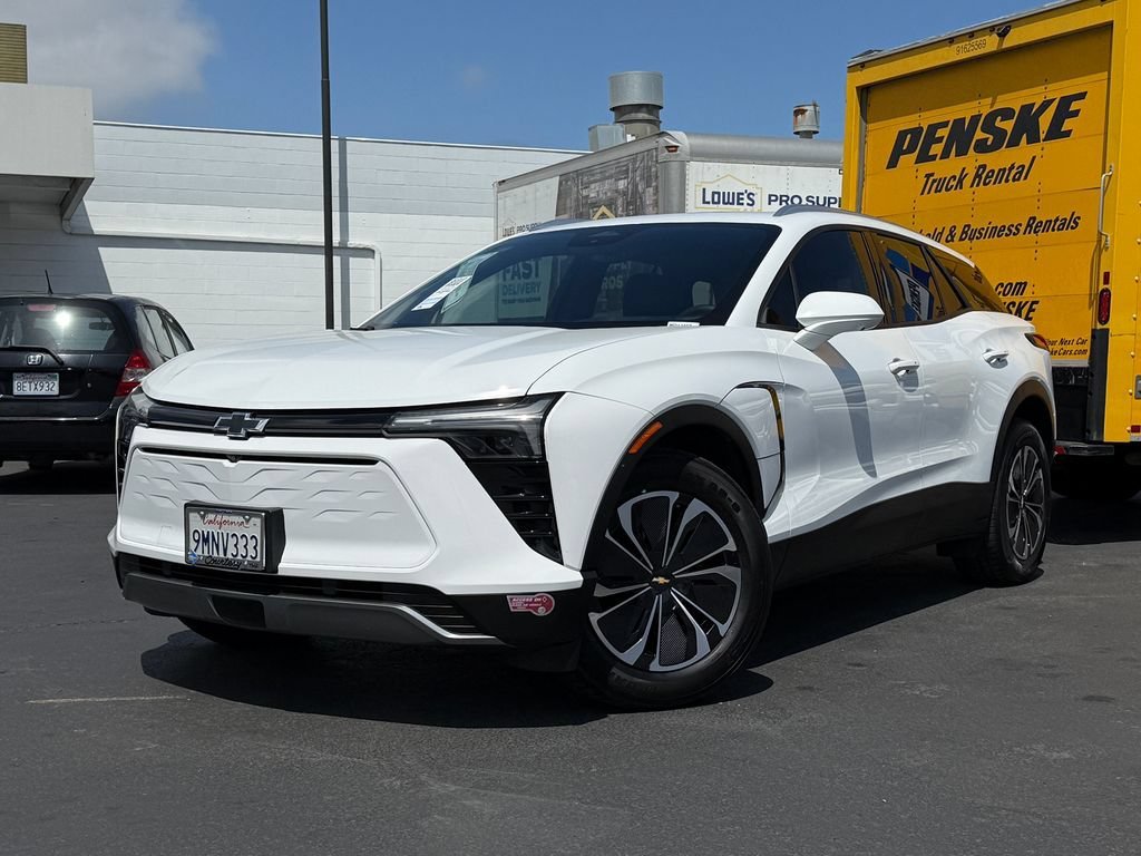 Used 2024 Summit White Chevrolet LT image 2