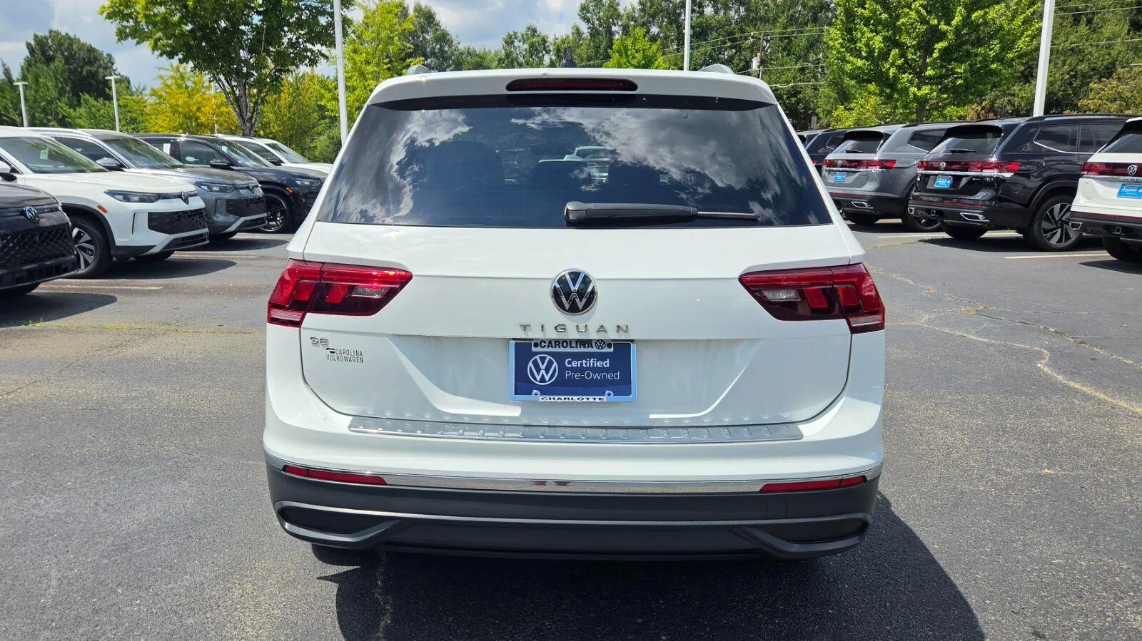 Certified Used 2022 Pure White Volkswagen SE image 4