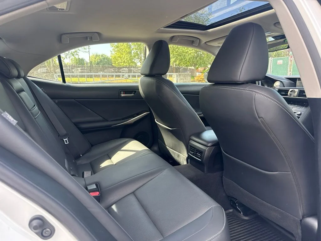 Used 2018 Eminent White Pearl Lexus 300 image 22