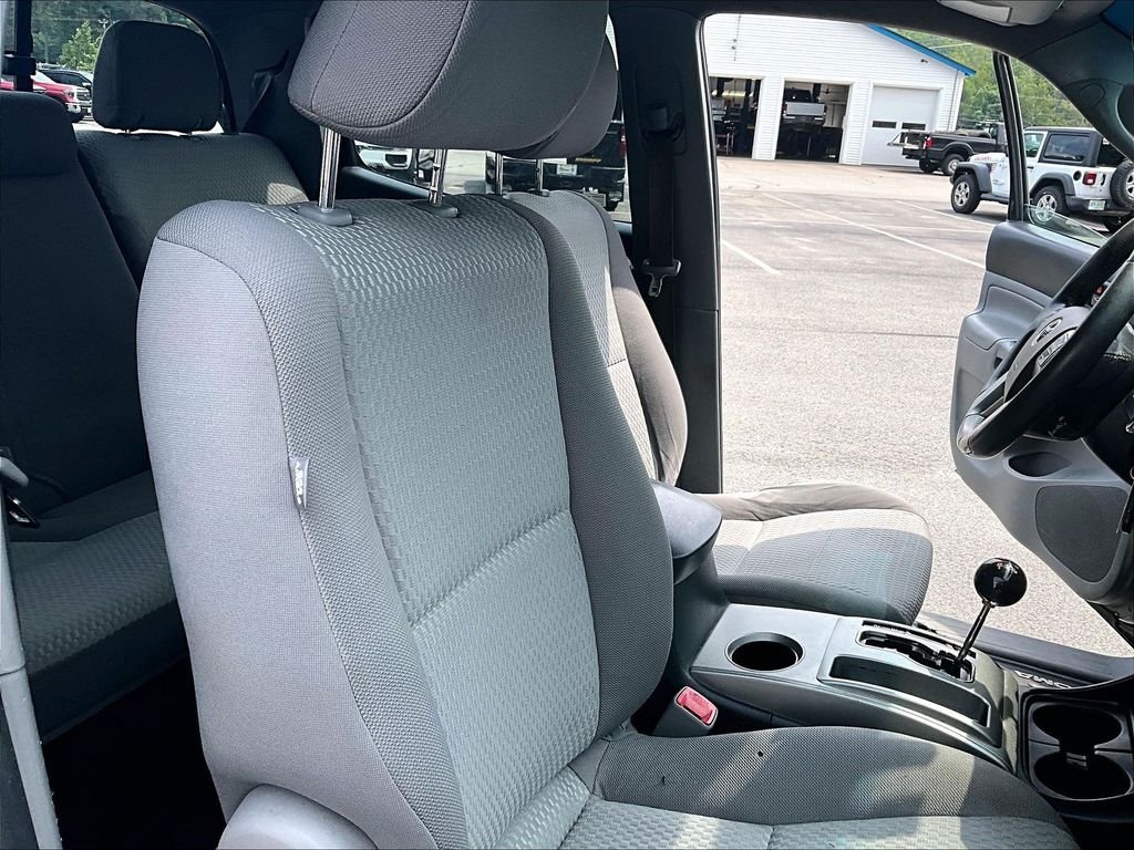Used 2013 Black Toyota Base image 11