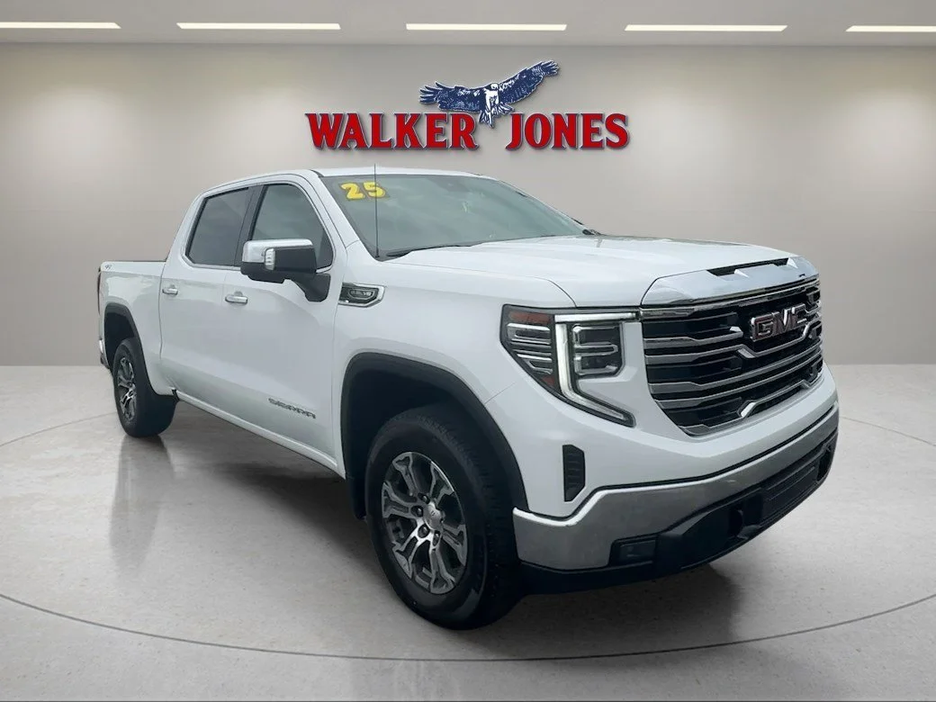 Used 2025 Summit White GMC SLT image 1