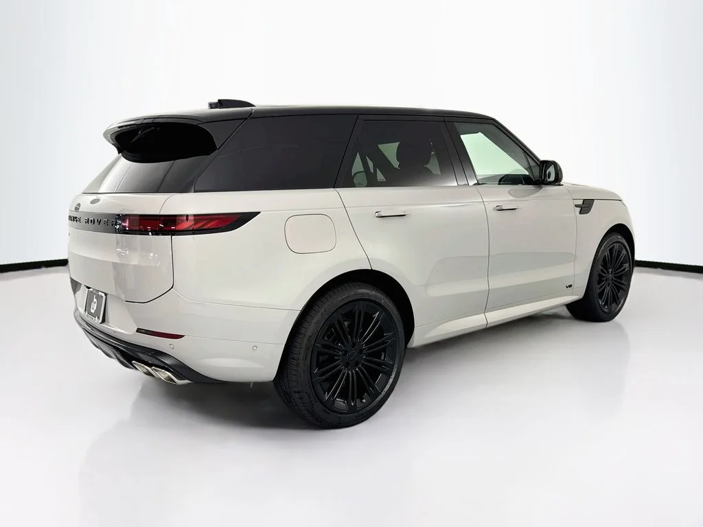 New 2026 Borasco Grey Land Rover Dynamic SE image 5