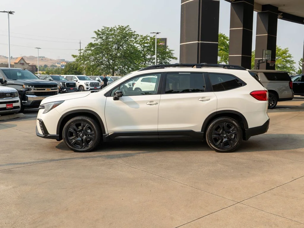 Used 2023 White Subaru Onyx Edition image 4