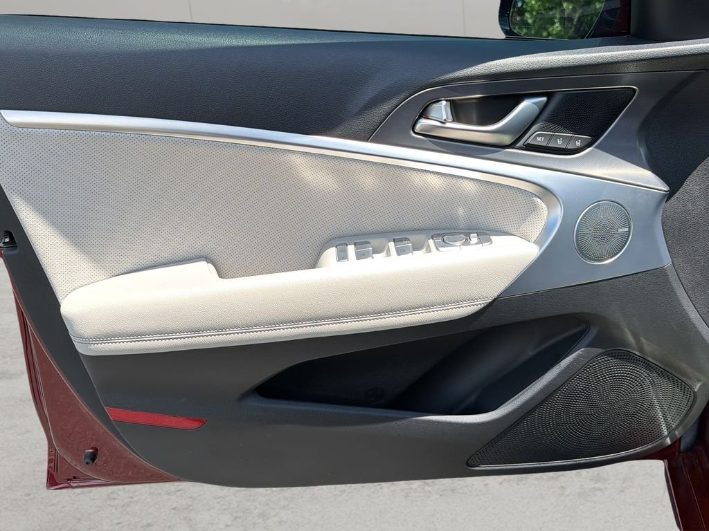 2025 GENESIS G70 Standard - Photo 11