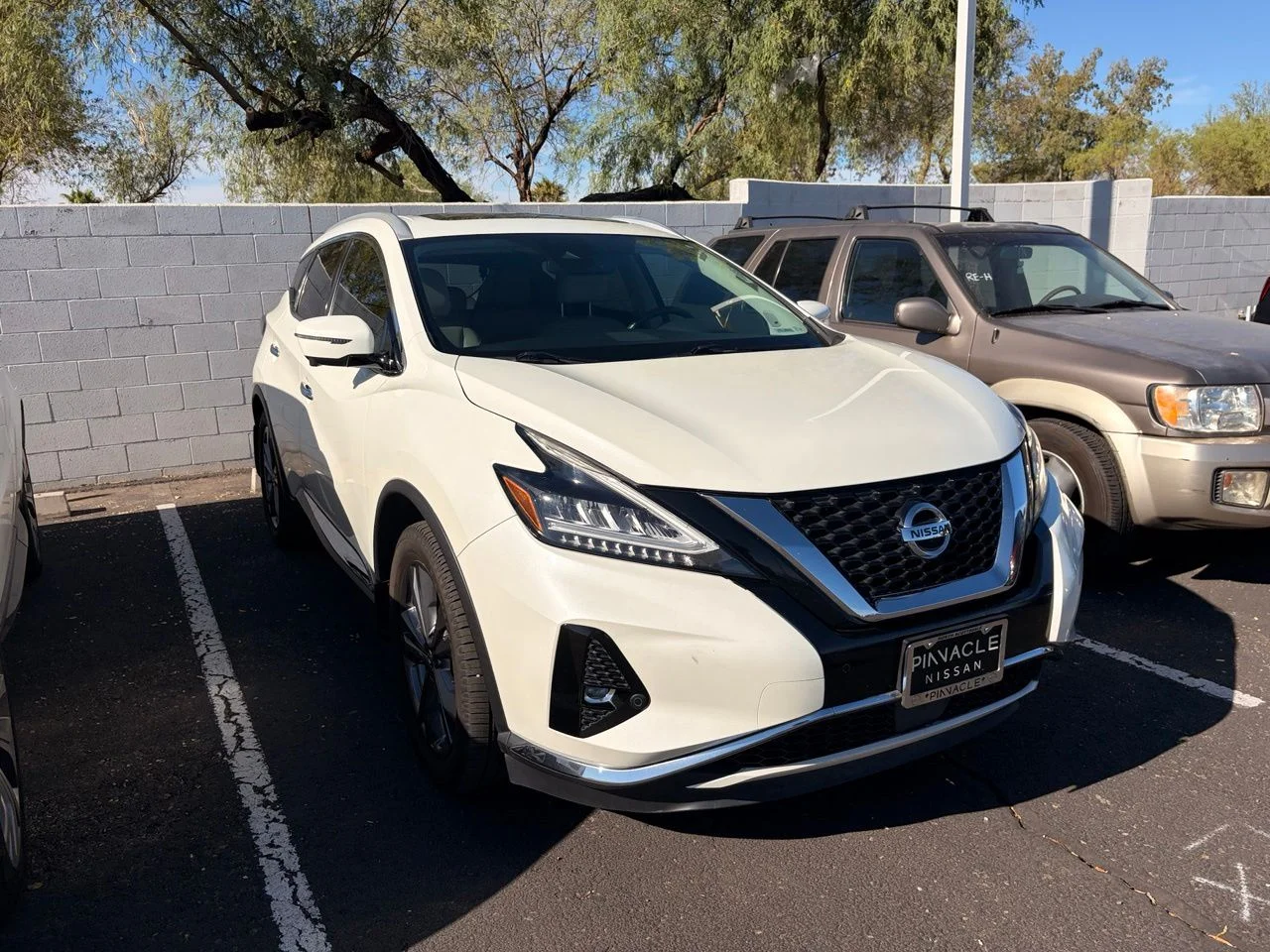 Used 2021 Pearl White Nissan Platinum image 4
